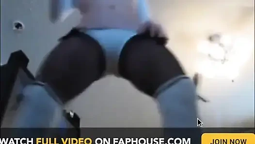 Virgina's twerking in fishnets