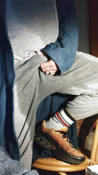 Brudne skarpetki, sikanie i Dirtyjunkbro. Młotek!!!