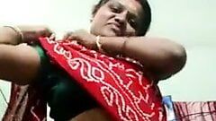 Tamil aunty shows hot boobs