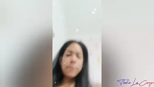 Gadis Melengkung Cantik Masturbasi Dalam Close-Up