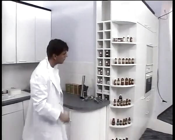 德國成熟女士來這裡是為了讓她的肛門洞入