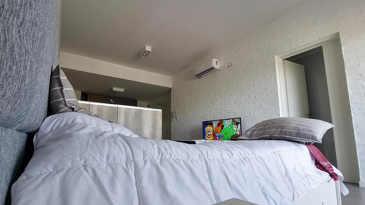 Eu a conheci no Tinder e ela me ajudou a gravar um vídeo pornô só para ser fodida