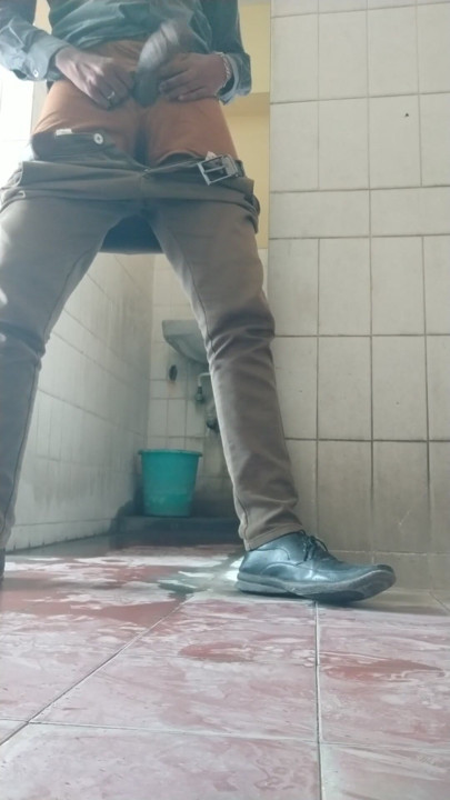 Tamil10inches pissing session | Clip 2