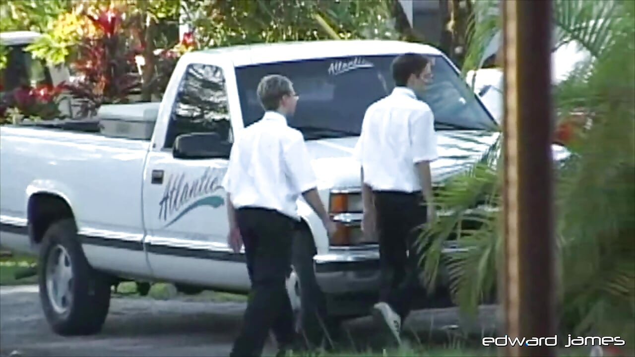 Edwardjames si preman thugzilla ngajak cowok mormon toby kerrywood untuk ngentot pantat perawannya