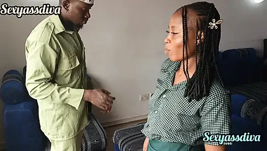 Das college-mädchen hat auf mich gewartet, um ihr einen rohen fick zu geben