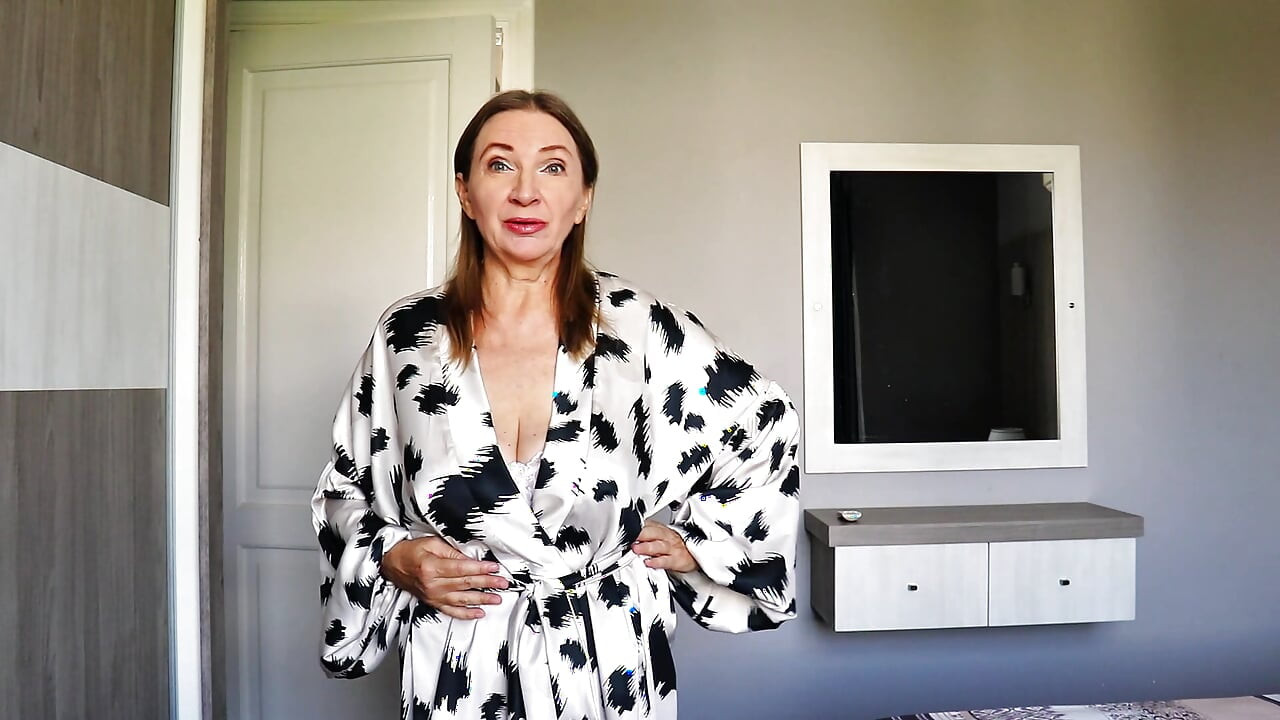 Mature Busty Futanari Reveals Her Secret For Stepson