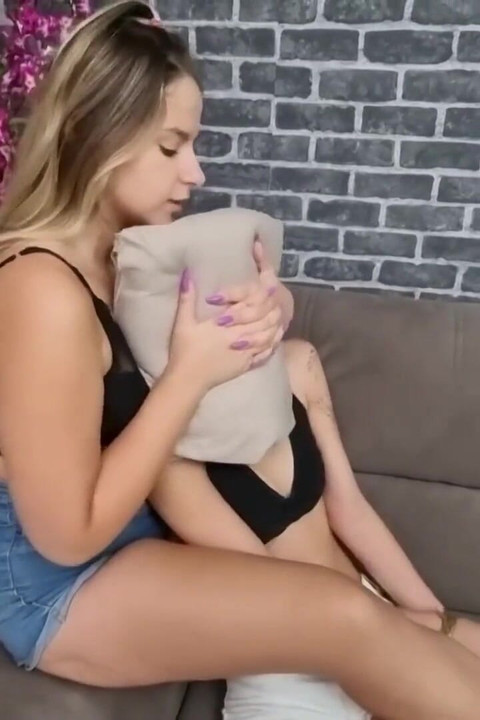 手部格鬥 - 兩個金髮碧眼的寶貝擁有完美的強力手