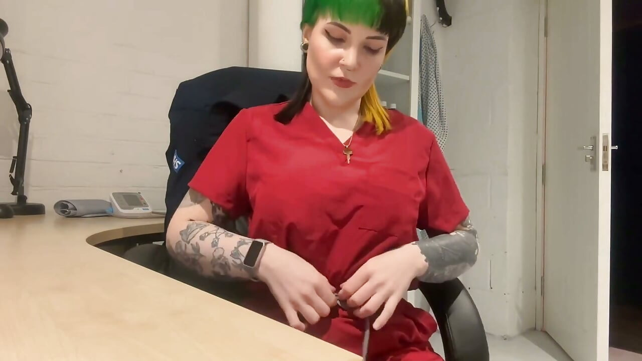 Tugas locktober terakhir miss ruby - seminggu lagi, bantal itu untuk suster ruby