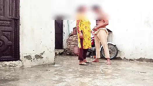 Barsaat ke mausam mein chute lagwane ka Apne maja hai barsat ke mausam mein gand Marne ka apna Maja