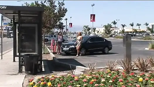 Ateşli yarak arayan kızlar bir yarağı ve dölünü paylaşıyor