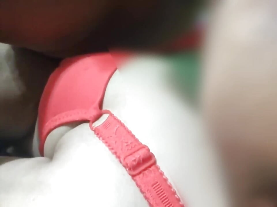 Esfregando Seu Pau Na Bunda Grossa Da Madrasta E Buceta Lisa. É Muito Divertido.
