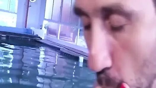Tante seksi ini dientot habis-habisan di kolam renang