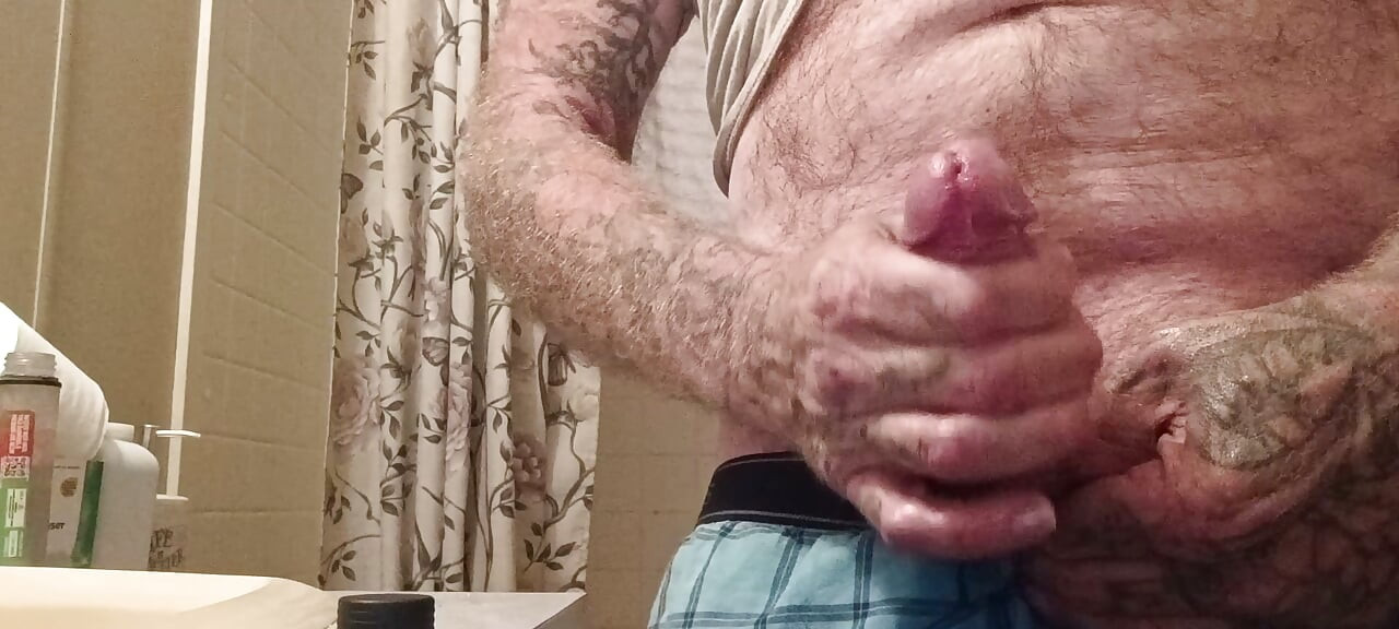 Daddy needs a baby girl watching daddy stroking on video call DM daddy