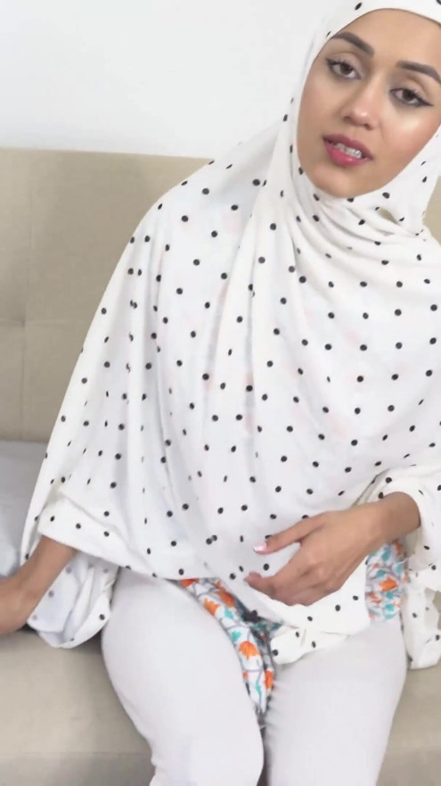 Hot Hijabi Muslim Teen Rims Ass and Fucked Hard By Bhaijaan | Clip 1