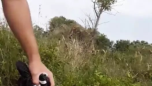 Çıplaklar kum tepelerinde çıplak yürüyüş