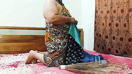 Bangaldesi wife is cleaning my house so nicely, so I fucked her in between work.