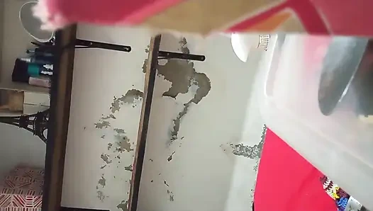 Merekam istriku diam-diam. Cewek itu nggak tau kalau aku merekamnya dan nge-upload videonya ke xvideos bagian ke-2