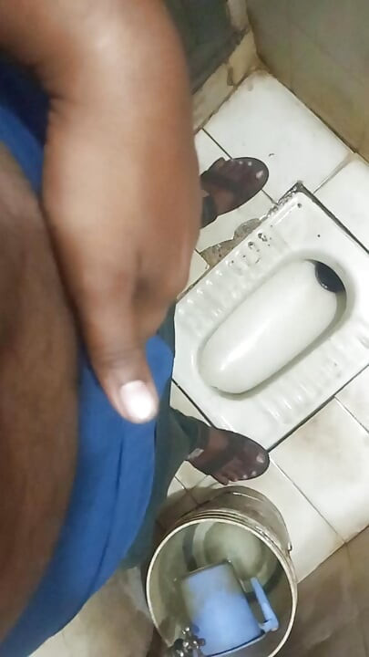 Indische homojongen neukt poesje