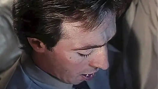 Ketika Cicciolina menyelenggarakan pesta, pesta seks itu dijamin