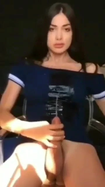 Shemale solo cumming and pissing