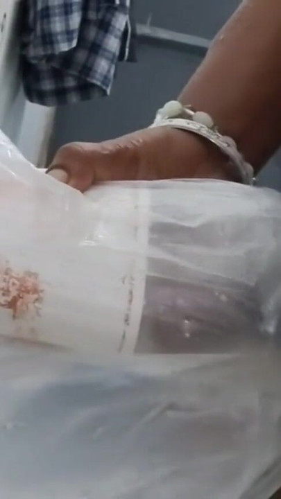 Kontol besar pria muda ngocok kontol besar di kamar mandi sampai menganga | Klip 2