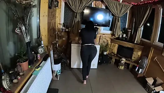 Tante seksi ini nyepong kontol sampai tenggorokan dan toketnya dientot habis-habisan sampai dicrot di dalam