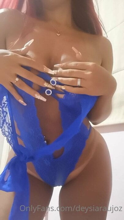 Saludo de la Araujo hot.