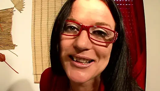 Sex Nanny MILF Dreier Mit Gepiercter Muschi Reiten