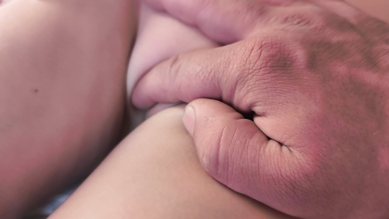 Kakak tiri tolong masturbasi memek perawanku sampai aku orgasme