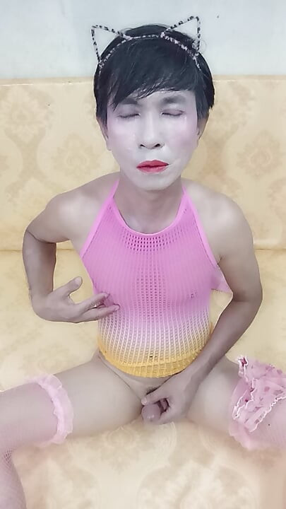 Oanh Lê chuyển giới mặc đồ gợi cảm thủ dâm xuất tinh sướng cả người