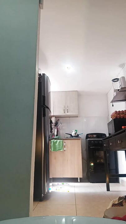 Pogledaj kako organiziram kuhinju i odjeću, ubrzani pokret, goli