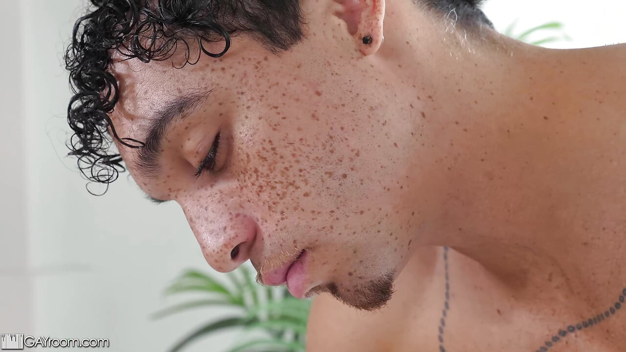 Fitness schwanz trainiert enges twink-arschloch