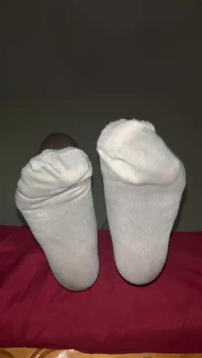 Horny Arab Hijab Spreads Her Toes & Shows Off Her Soft Muslim Soles in Tight Foot Tease
