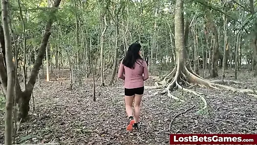 Rafaela dan igor bertanding untuk bugil di luar ruangan