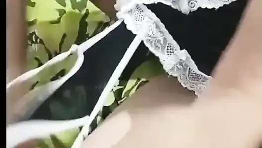 Telefonda seksi vücudumu gösteriyorum