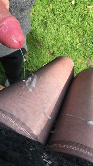 Cumshot in the park