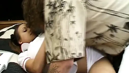 Esmer hatun vahşi amcık yeme ve parmaklama seansı