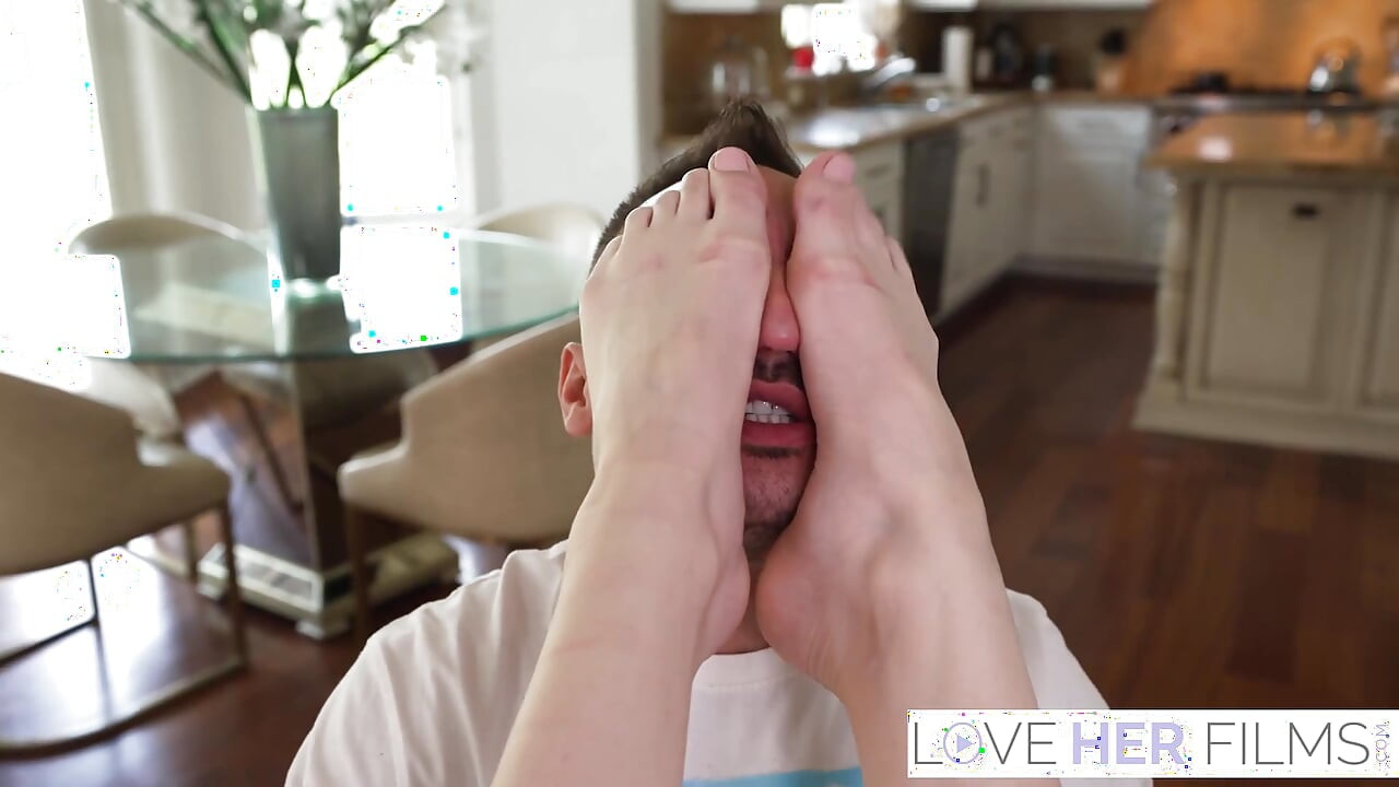 Horny Olivia Madison Gets Her Huge Foot Worshipped