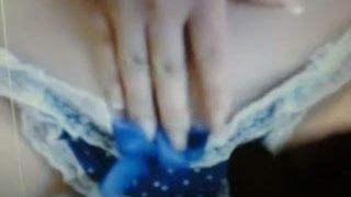 tribute on webcam brunette in blue panties