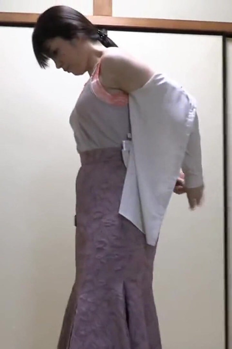 Fantasi istri yang bersertifikat. Istri semok darling suka banget dientot dan mencuri perhatian setiap adegan dengan mudah malam ini.