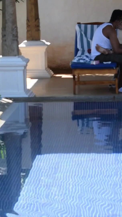 أجمل ربة منزل منزلية تحلق كسها في الهواء الطلق عارية بالكامل لأول مرة # هندية #housewife #outdoor # خلع ملابسها # عارية بالكامل | مقطع 1