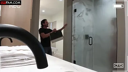Kejutan apartemen pertama. Reaksinya sangat tak ternikahi.