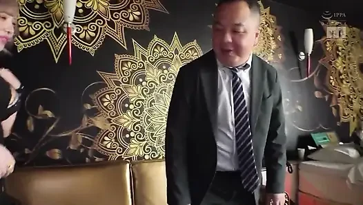 Süper büyük memeli seksi av aktrisi, memeyle muamele çekiyorsa bu kadar büyük memeler çok güzel olmalı. Bölüm 1