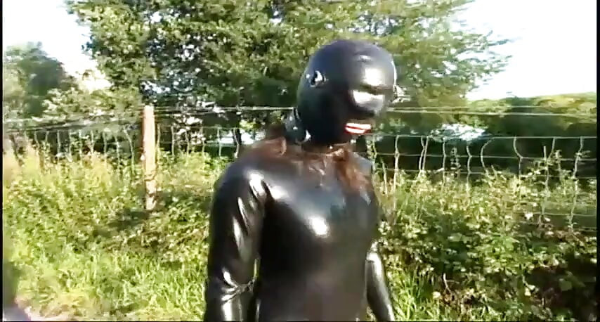 Membentangkan penggambaran lateks saya dengan mainan tersumbat saya