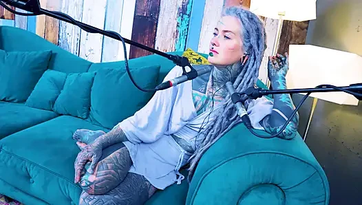 Ich rede über S – Scham – ASMR-Podcast SFW Gespräch Goth Mageres Mädchen Dreadlocks Tattoo-Model Inked Girl