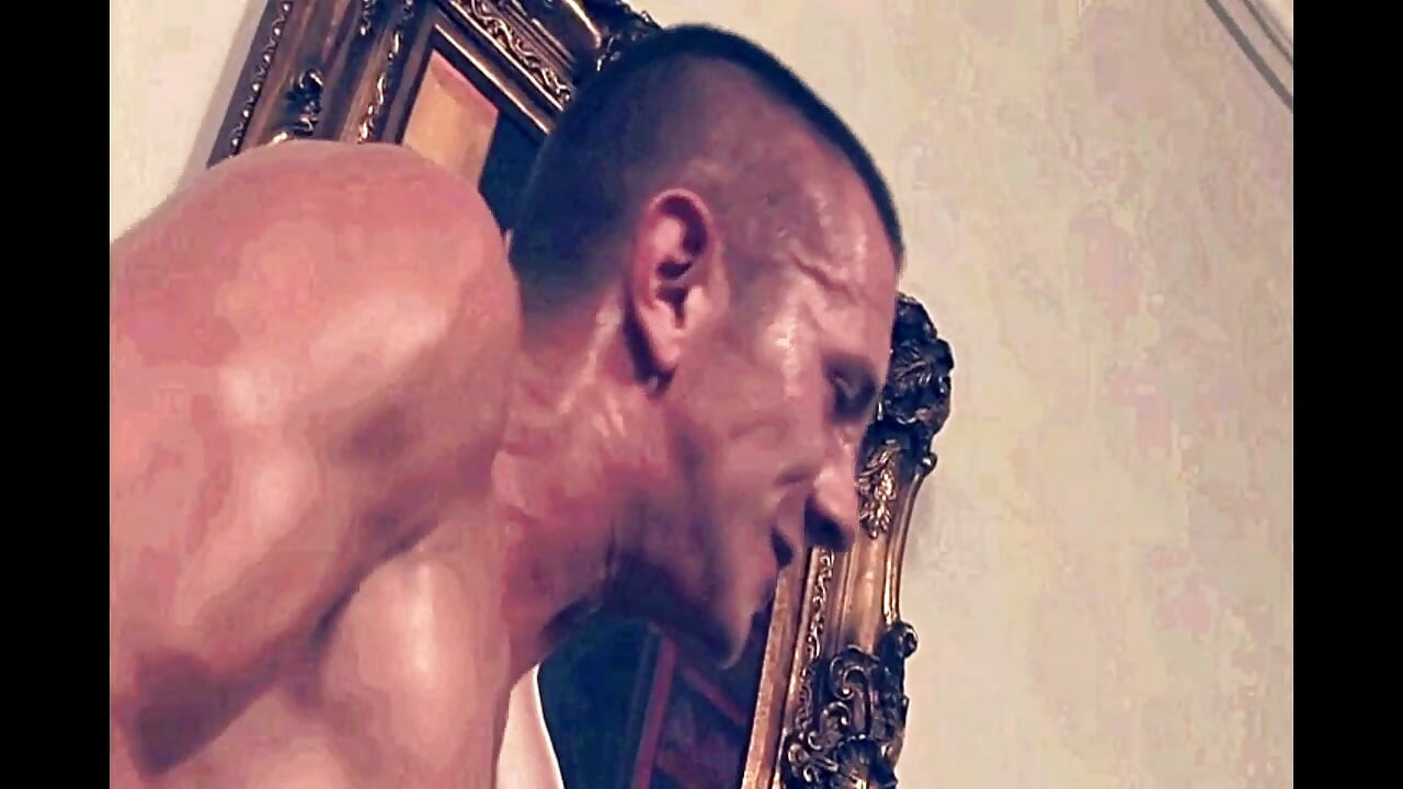 Толстую старуху с волосатой киской трахнул молодой мужчина с большим жестким членом