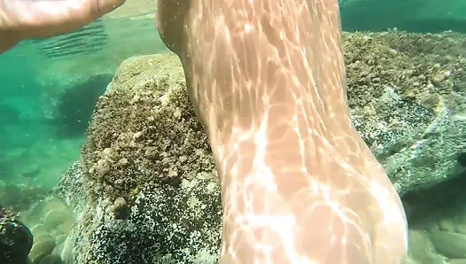Сумасшедший секс под водой, отличный анальный кримпай в воде Jessijek
