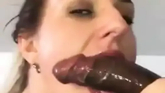 Elle a faim de sperme de grosse bite noire!
