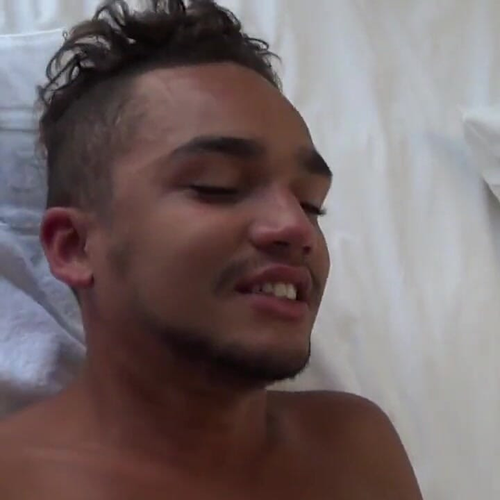 เซ็กส์เทปมือสมัครเล่นกับหนุ่มร่างสองหนุ่ม Theo และ Adrian