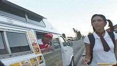 Dulce Stephanie con paleta - mamada y follando en la furgoneta